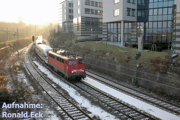 110 458 und 415 083 in der Verbindungskurve Stuttgart-Nord (Januar 2006)