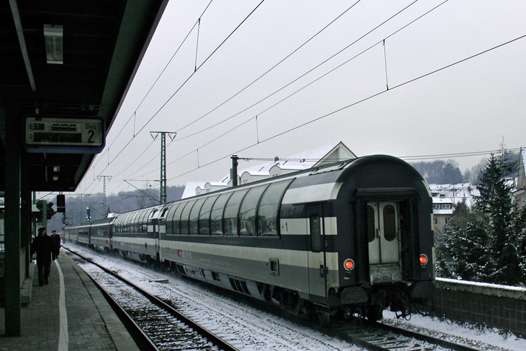 110 460 mit CIS 2803 bei km 16,6 (Januar 2006)