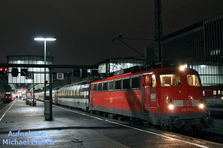 110 474 mit EC 2801 bei km 0,2 (November 2006)