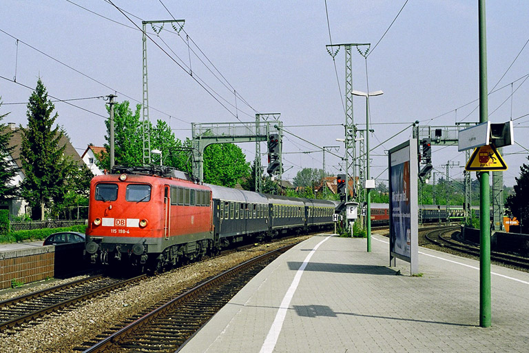 115 198 mit DZ 13087 bei km 16,6 (Mai 2006)