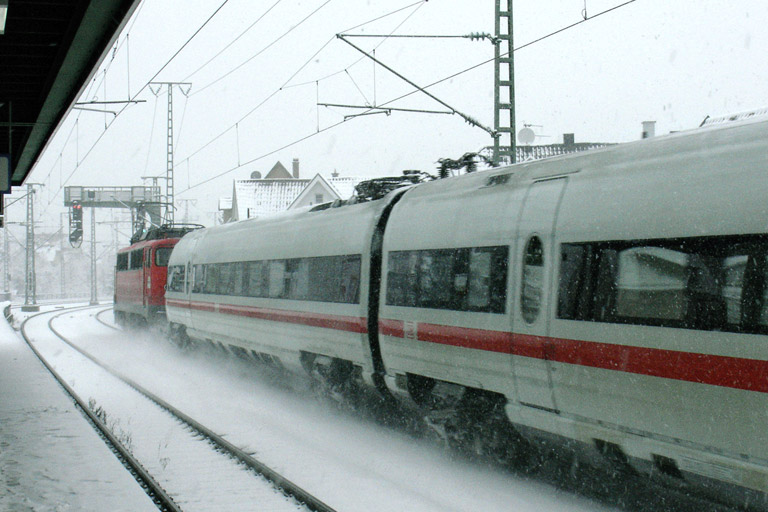 115 293 mit Baureihe 415 bei km 16,6 (M&auml;rz 2006)