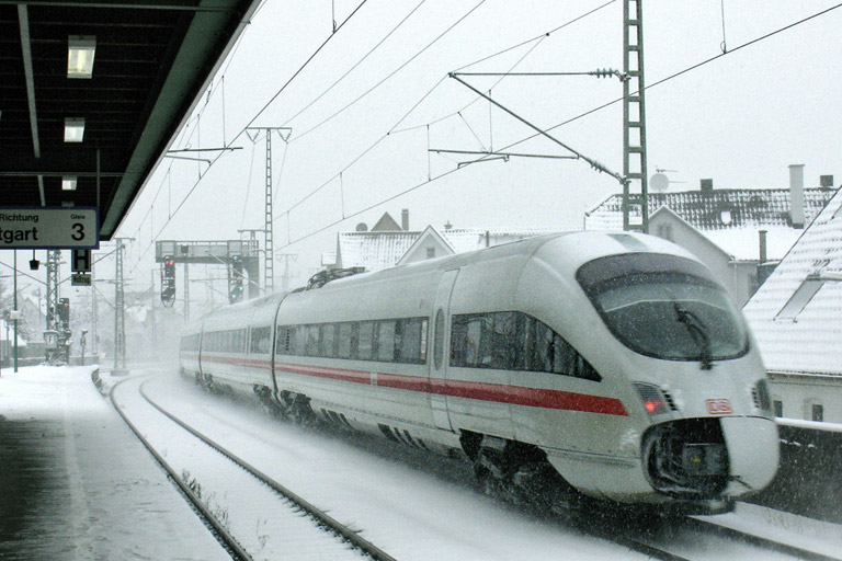 115 293 mit Baureihe 415 bei km 16,6 (M&auml;rz 2006)