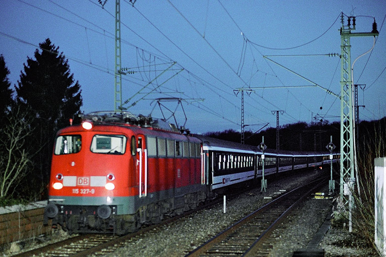 115 327 mit IC 2816 (Februar 2006)