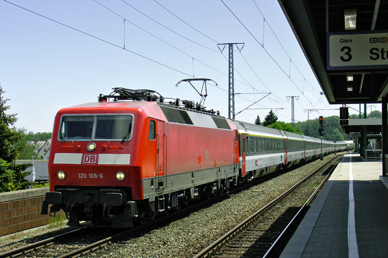 120 108 mit IC 2680 bei km 16,6 (Juni 2006)