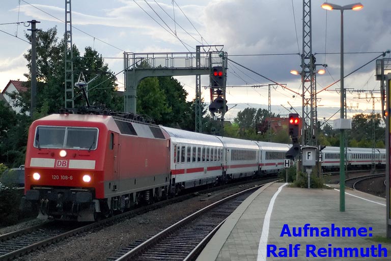 120 108 mit IC 2809 bei km 16,6 (August 2006)