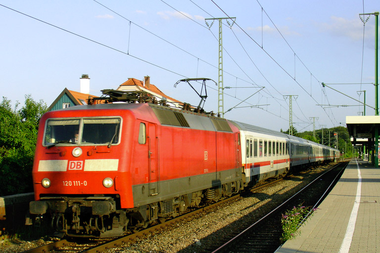 120 111 mit IC 1990 bei km 16,6 (Juli 2006)