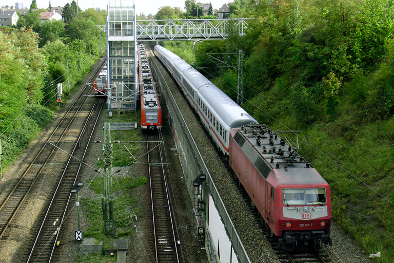 120 117 mit IC 2803 (September 2006)