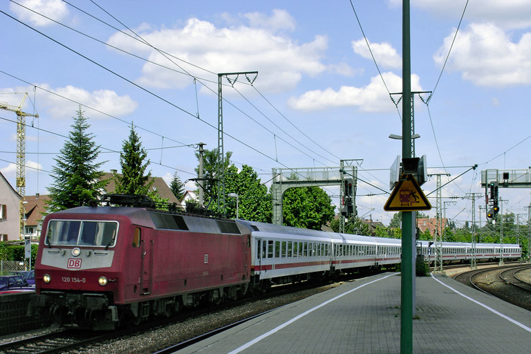 120 154 mit IC 2801 bei km 16,6 (Juni 2006)