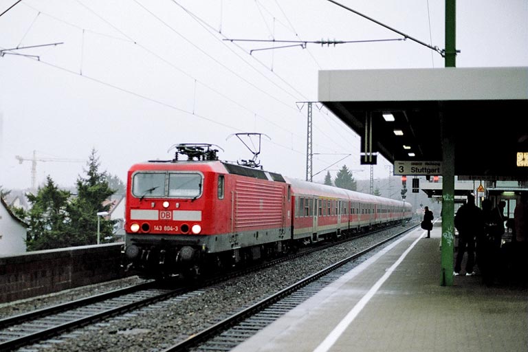 143 804 mit RE 19622 bei km 16,6 (M&auml;rz 2006)