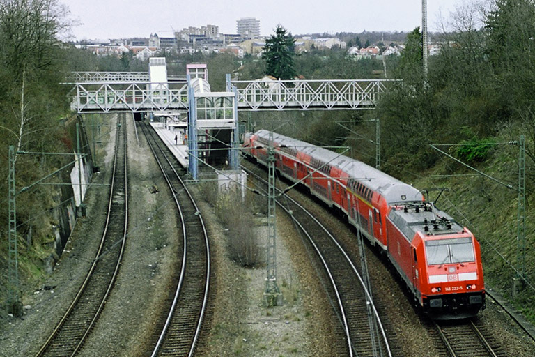 146 222 mit RE 19654 bei km 14,4 (April 2006)