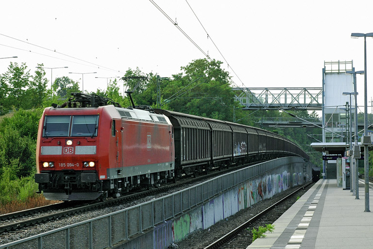185 094 mit CS 49153 bei km 14,2 (Juli 2006)