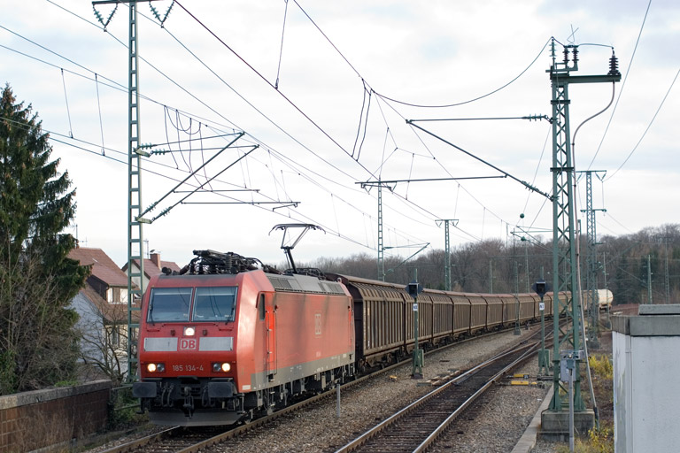 185 134 mit FE 45170 bei km 16,8 (Dezember 2006)