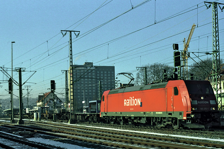 185 215 mit TEC 41008 bei km 15,6 (Januar 2006)