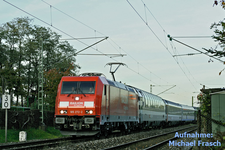 185 272 mit IC 2803 bei km 3,0 (November 2006)
