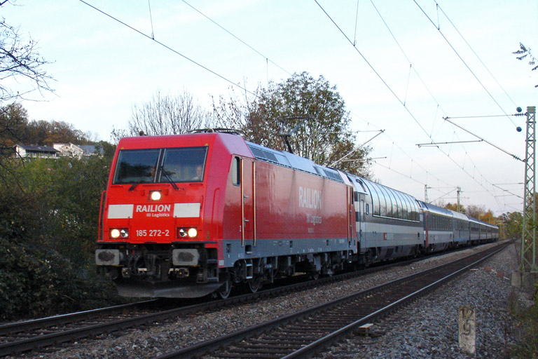 185 272 mit IC 2803 (November 2006)