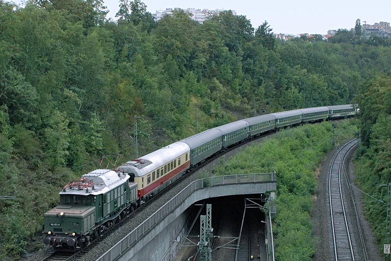 194 051 mit DPE 88945 bei km 13,8 (August 2006)
