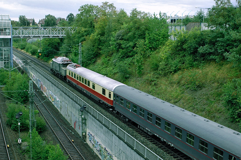 194 051 mit DPE 88945 bei km 14,0 (August 2006)