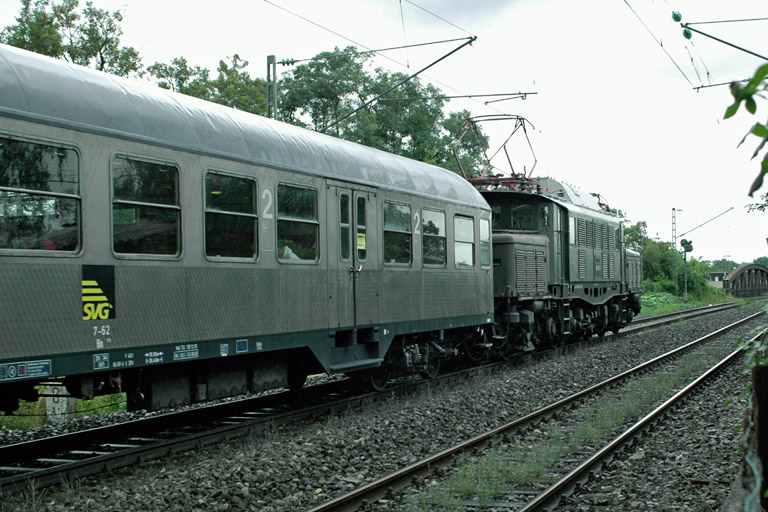 194 051 mit DPE 88946 bei km 3,0 (August 2006)