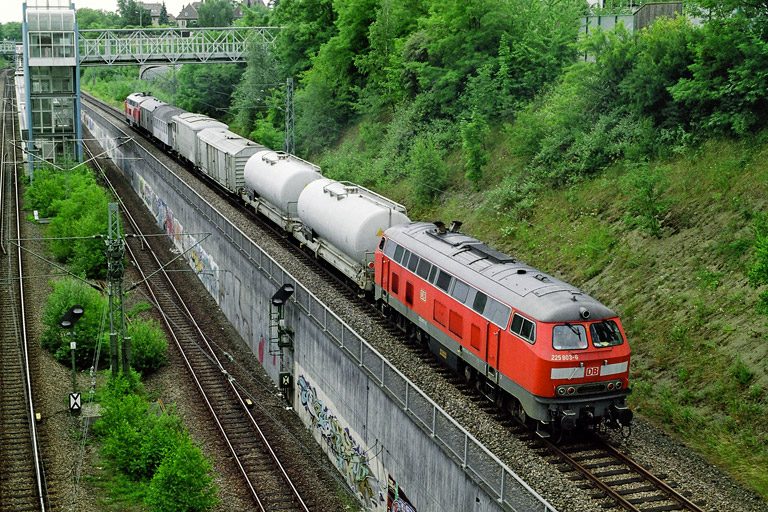 225 803 mit Rabz 91807 bei km 14,0 (Juni 2006)