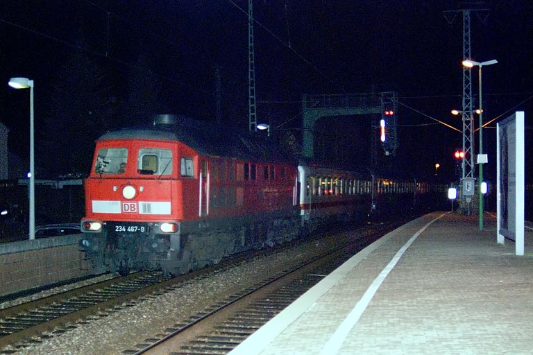 234 467 mit IC 2805 bei km 16,6 (Dezember 2006)