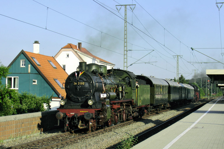 38 3199 und 01 519 bei km 16,6 (Juli 2006)