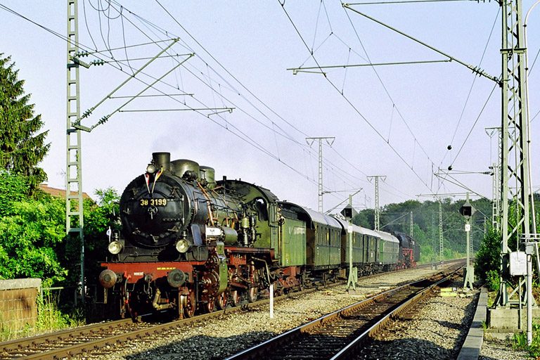 38 3199 und 01 519 bei km 16,8 (Juli 2006)