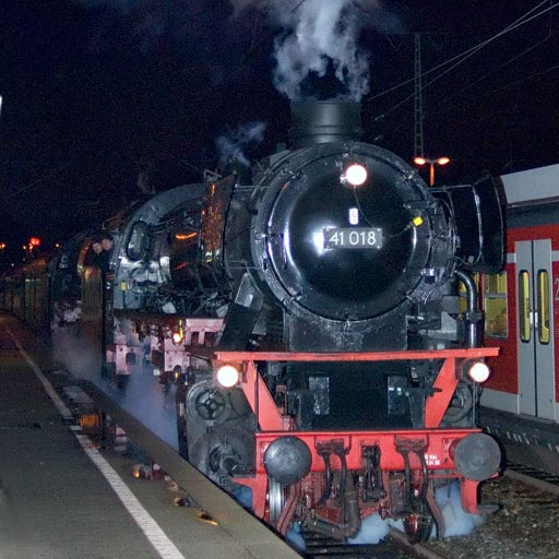 41 018 und 01 1066 in Stuttgart-Vaihingen (Dezember 2006)