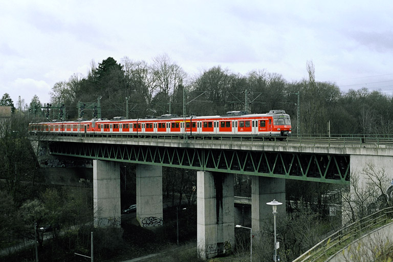 420 400 und 420 416 auf Erprobungsfahrt in Stuttgart-Vaihingen (M&auml;rz 2006)