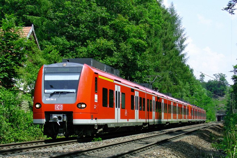 425 314 mit RE 19649 bei km 18,2 (Juli 2006)