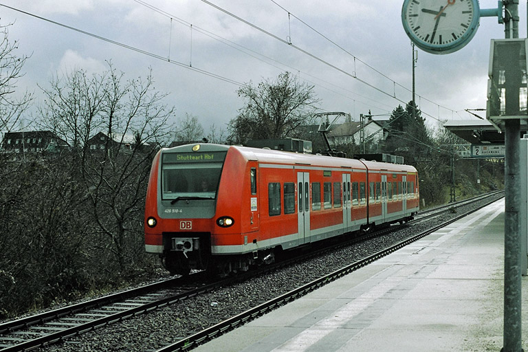 426 010 als RE 19632 bei km 14,2 (Februar 2006)