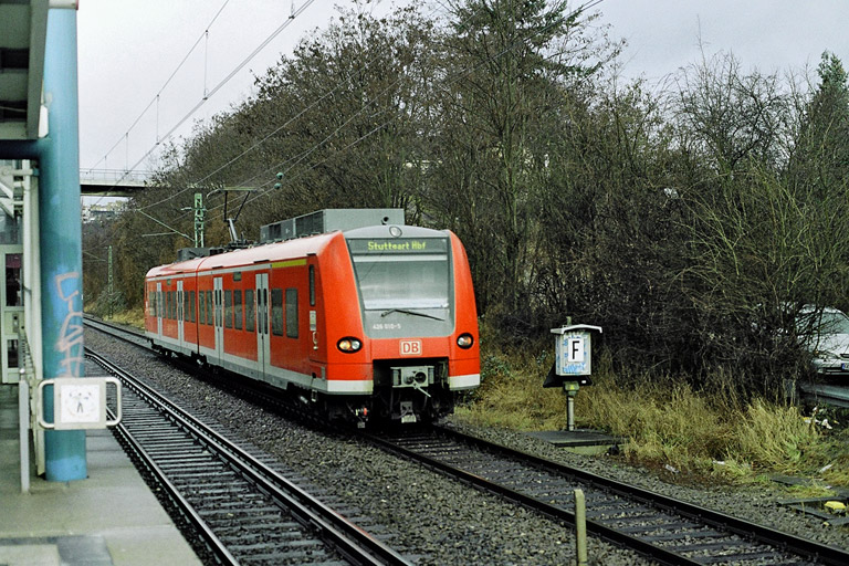426 010 als RE 19632 bei km 14,0 (Februar 2006)