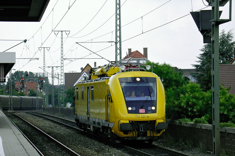 711 121 bei km 16,6 (Juli 2006)