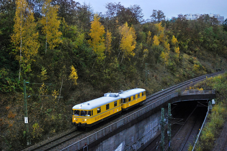 725 003/726 003 als Nbz 94130 bei km 13,8 (November 2006)