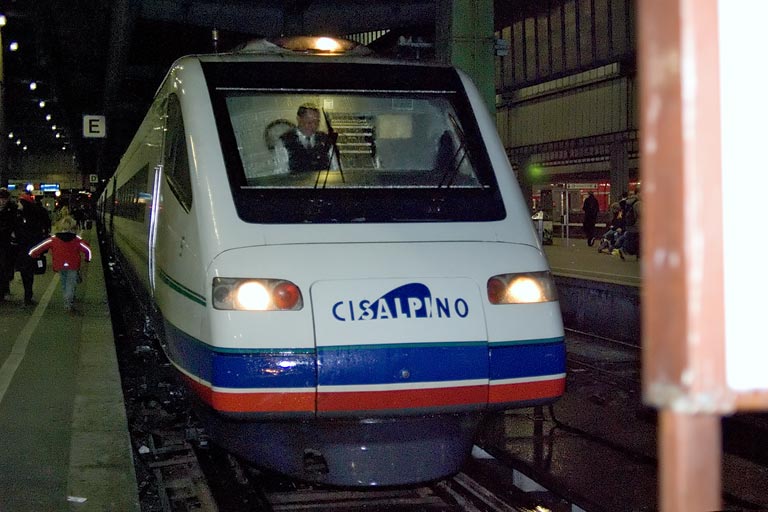 Cisalpino Baureihe ETR 470 als letzter CIS 154 bei km 0,0 (Dezember 2006)