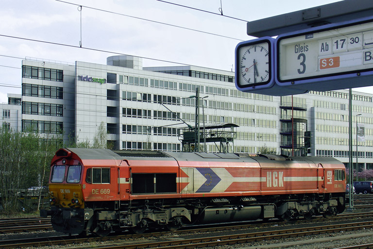 HGK Class 66 DE 669 bei km 15,6 (April 2006)