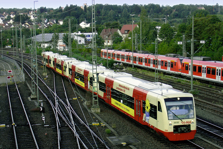 HzL-Regioshuttles VT 250, 234, 241 und 240 als Dlt 88184 bei km 15,8 (August 2006)