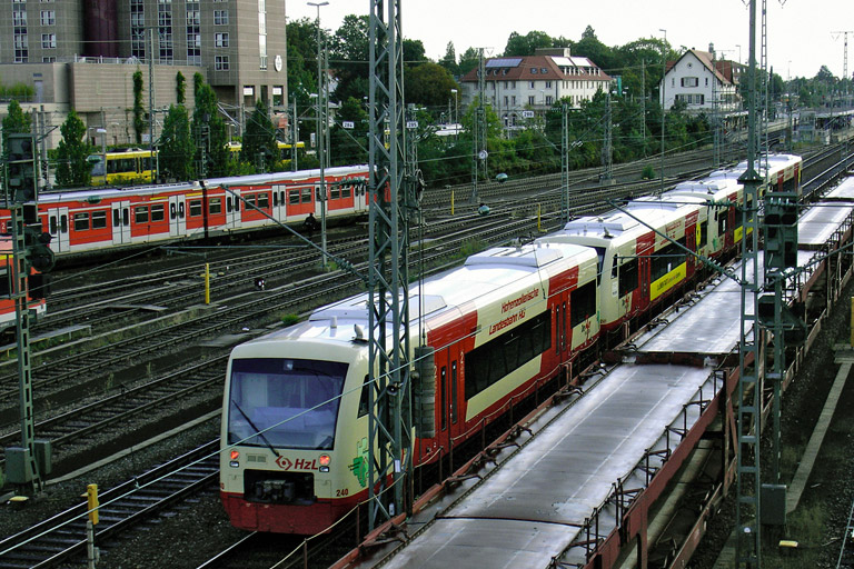 HzL-Regioshuttles VT 250, 234, 241 und 240 als Dlt 88184 bei km 16,0 (August 2006)
