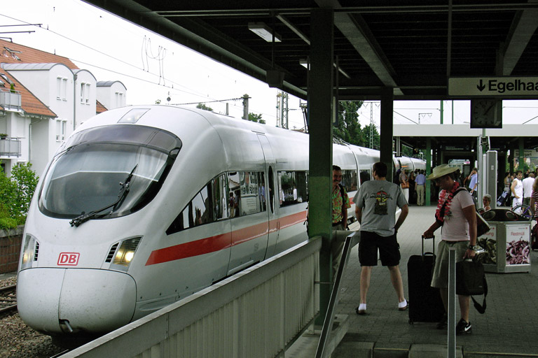 Baureihe 415 als ICE 184 bei km 16,6 (Juli 2006)