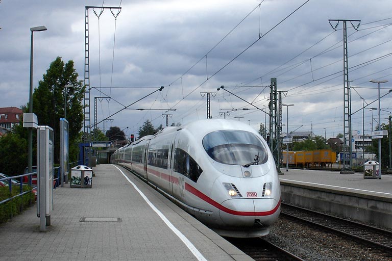 406 003 als ICE 2807 bei km 15,6 (Mai 2006)