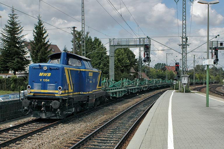 MWB V 1354 (ex-DB 213 341) mit DBV 90865 bei km 16,6 (August 2006)