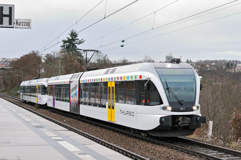 RABe 526 728 und 526 742 als Dbz 87899 bei km 14,2 (Dezember 2006)