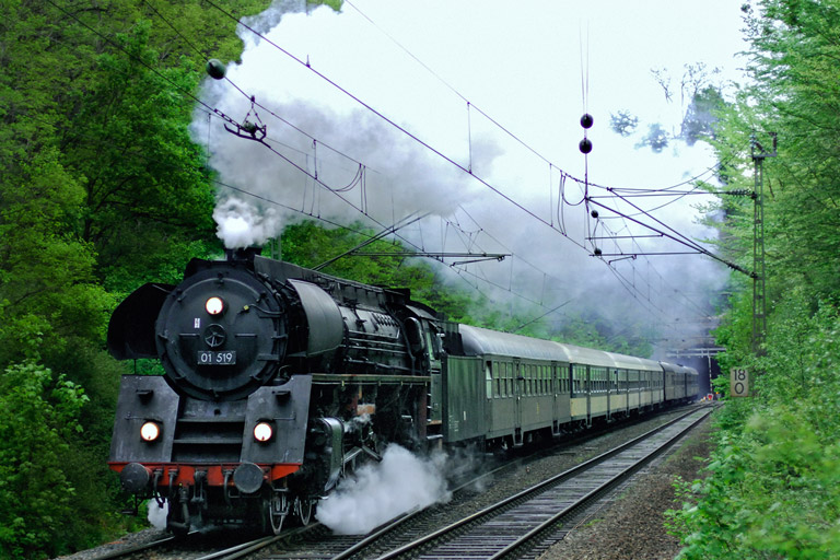 01 519 mit DPE 86064 bei km 18,0 (Mai 2007)