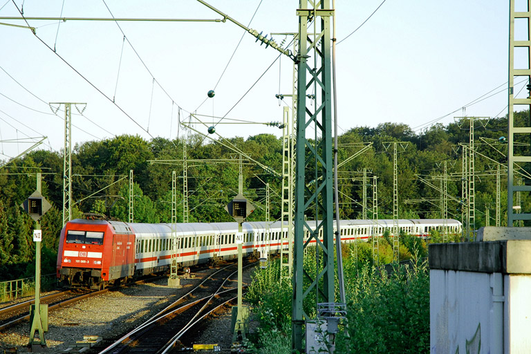 101 069 mit IC 2805 bei km 16,8 (Juli 2007)