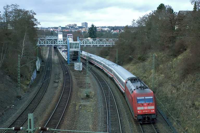 101 069 mit IC 2802 bei km 14,4 (Januar 2007)