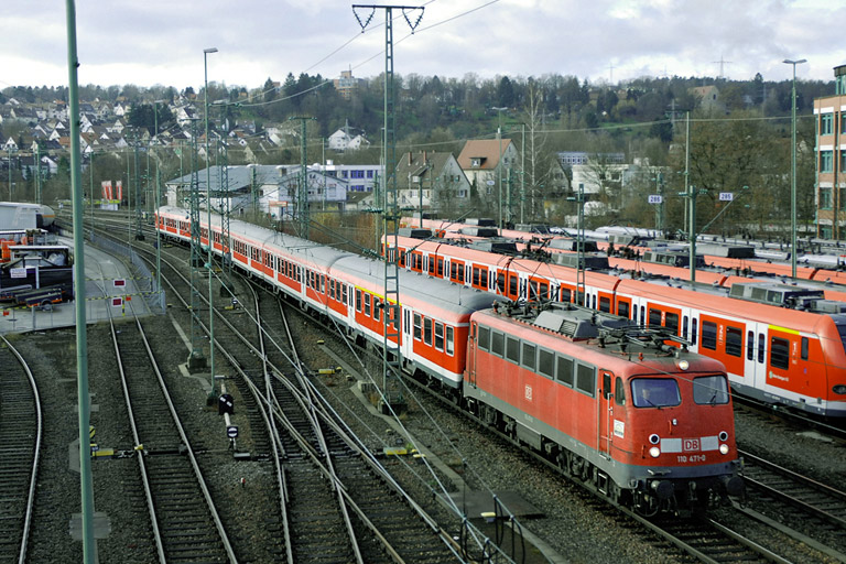 110 471 mit RE 19010 bei km 16,0 (Dezember 2007)