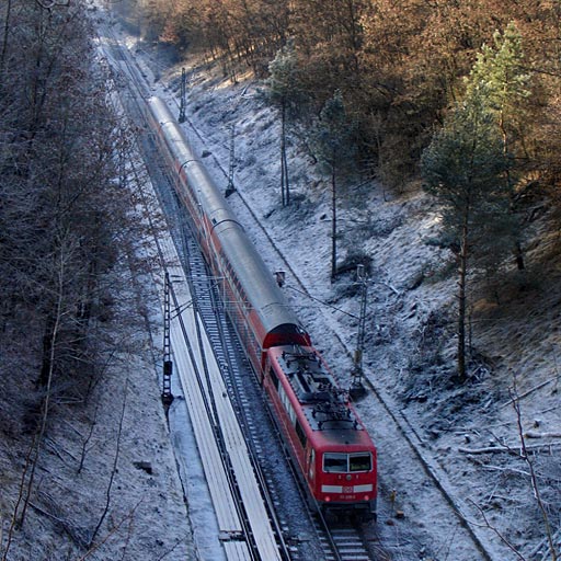 111 078 mit RE 19643 bei km 17,8 (Dezember 2007)