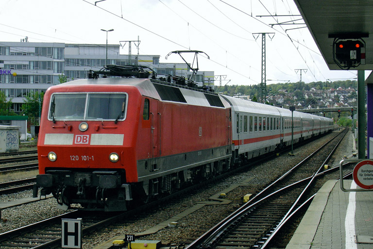 120 101 mit IC 2802 bei km 15,8 (September 2007)