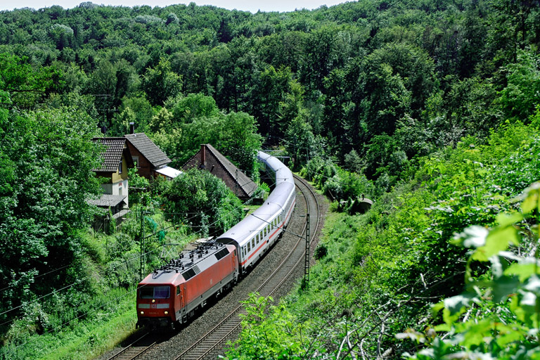 120 105 mit IC 2800 bei km 10,8 (Juni 2007)