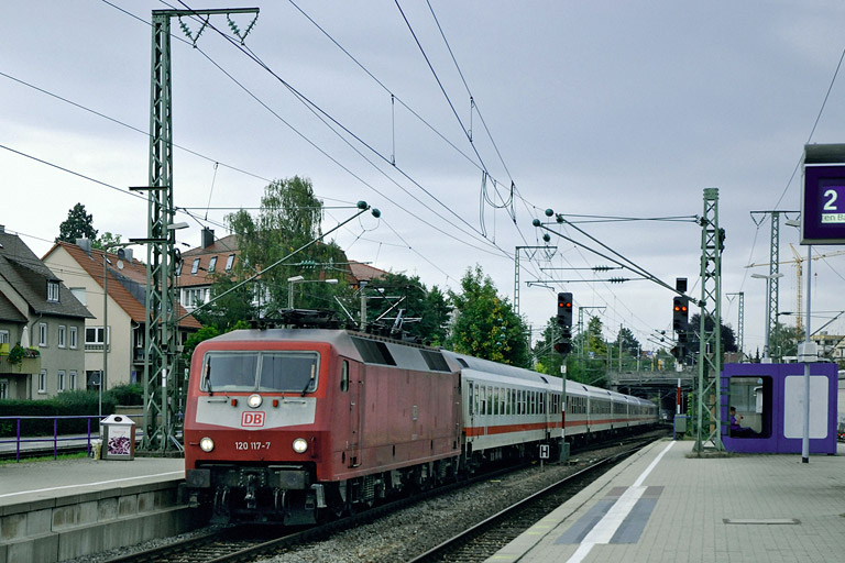 120 117 mit IC 2809 bei km 15,6 (August 2007)