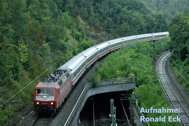 120 117 mit IC 2809 bei km 13,8 (August 2007)